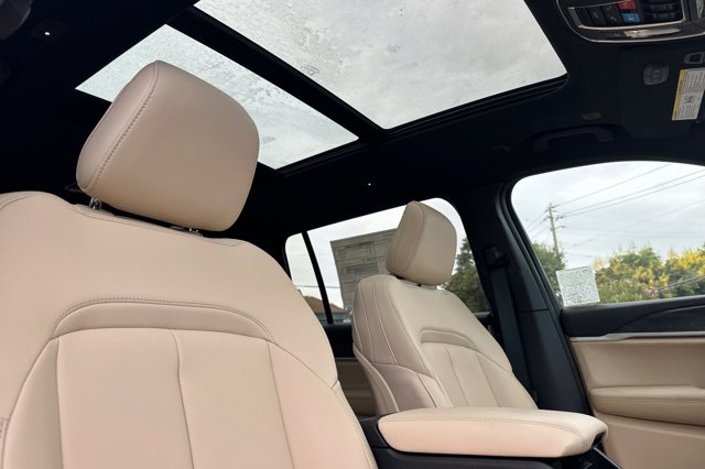 2025 Jeep Grand Cherokee L Limited Image 12 of 28