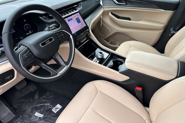 2025 Jeep Grand Cherokee L Limited Image 27 of 28