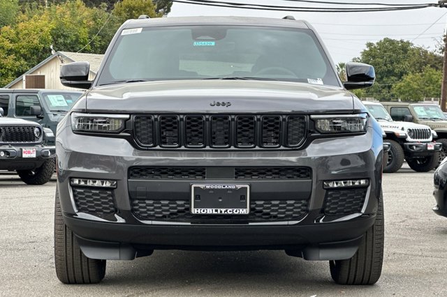 2025 Jeep Grand Cherokee L Limited Image 3 of 28