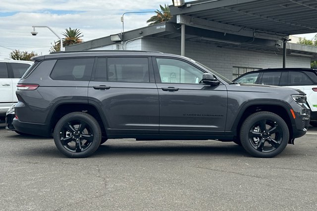 2025 Jeep Grand Cherokee L Limited Image 4 of 28