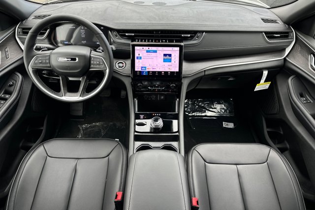 2025 Jeep Grand Cherokee L Limited Image 13 of 28