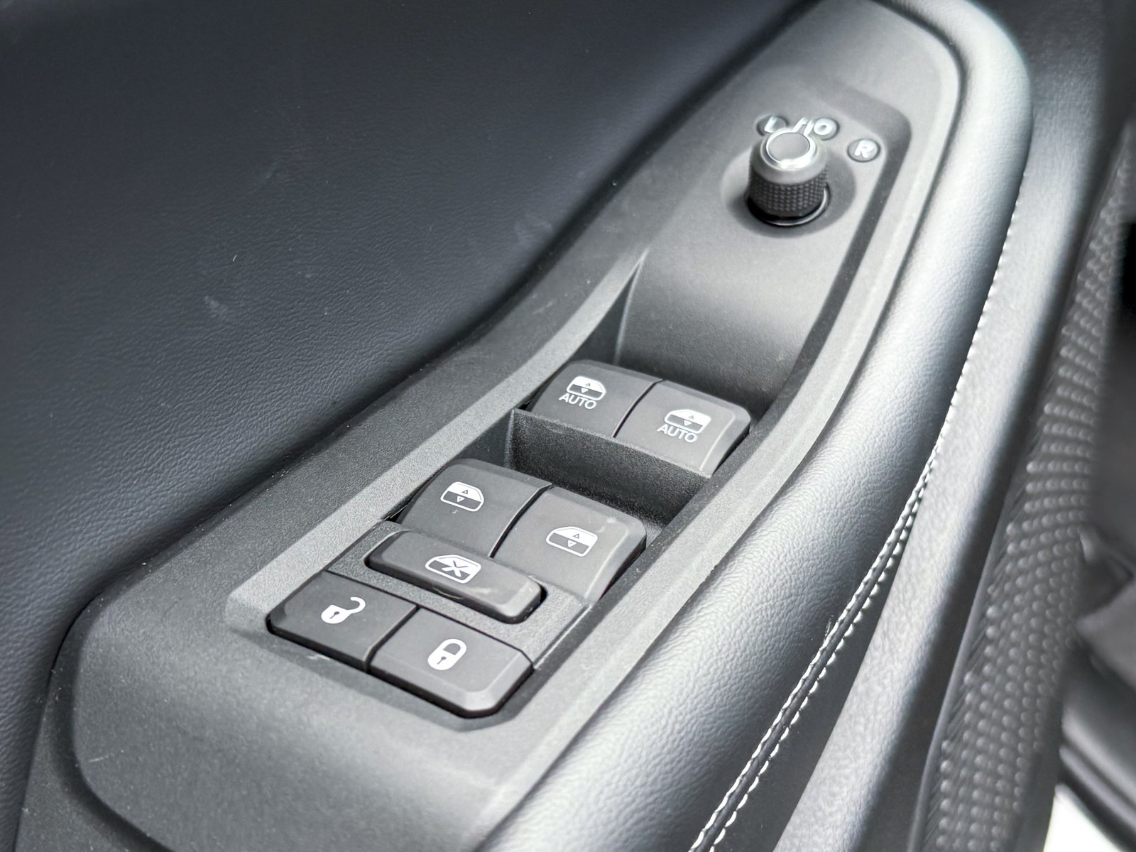 Vehicle image 32 of 41