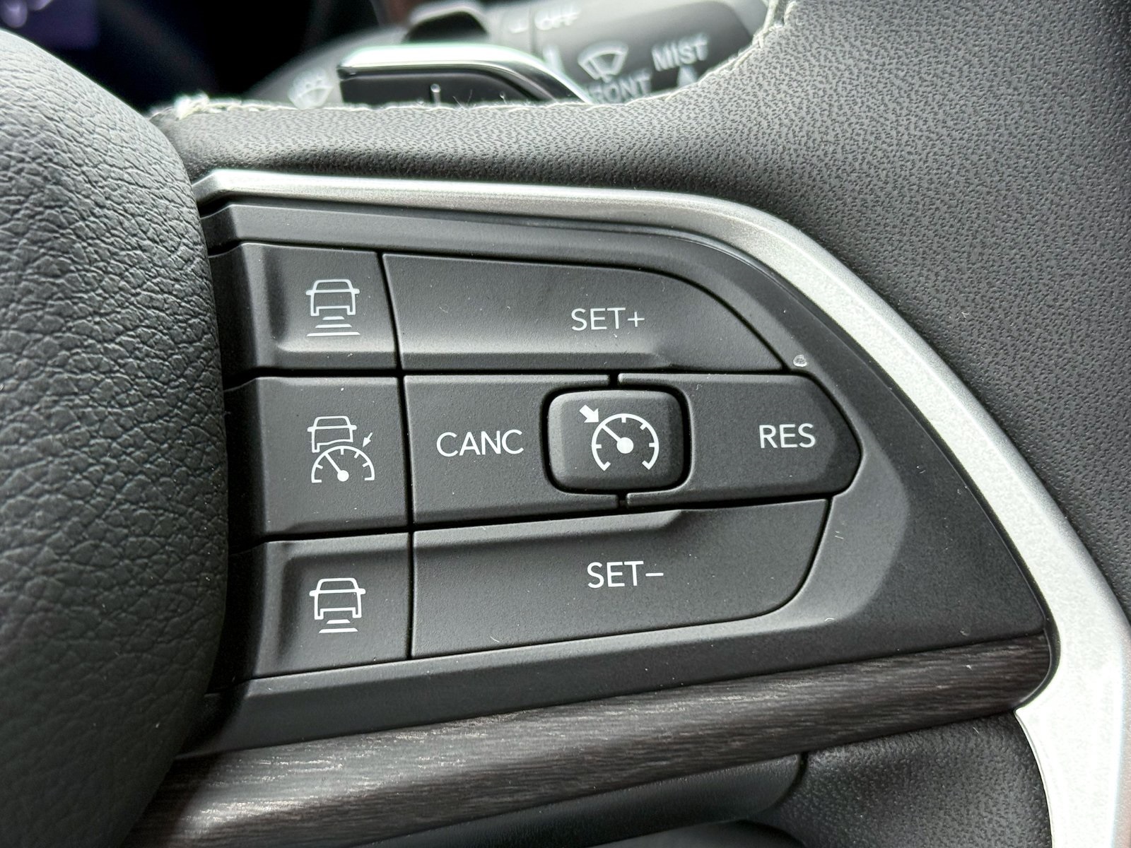 Vehicle image 33 of 41