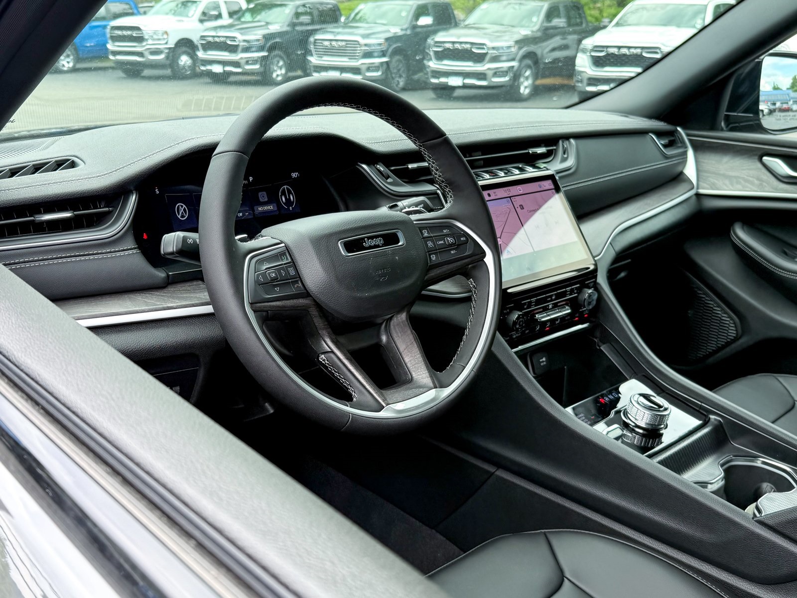 Vehicle image 16 of 41