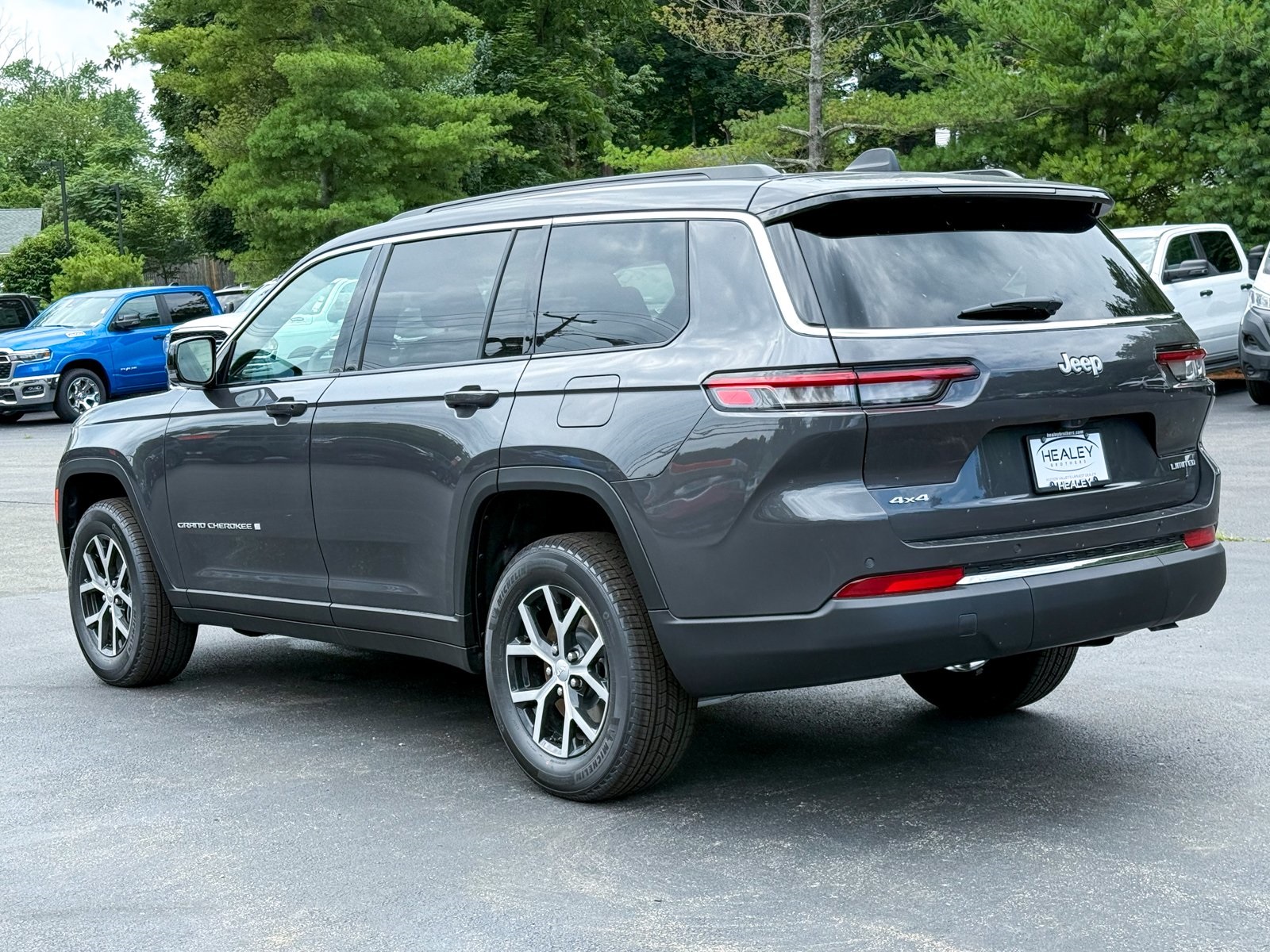 Vehicle image 7 of 41