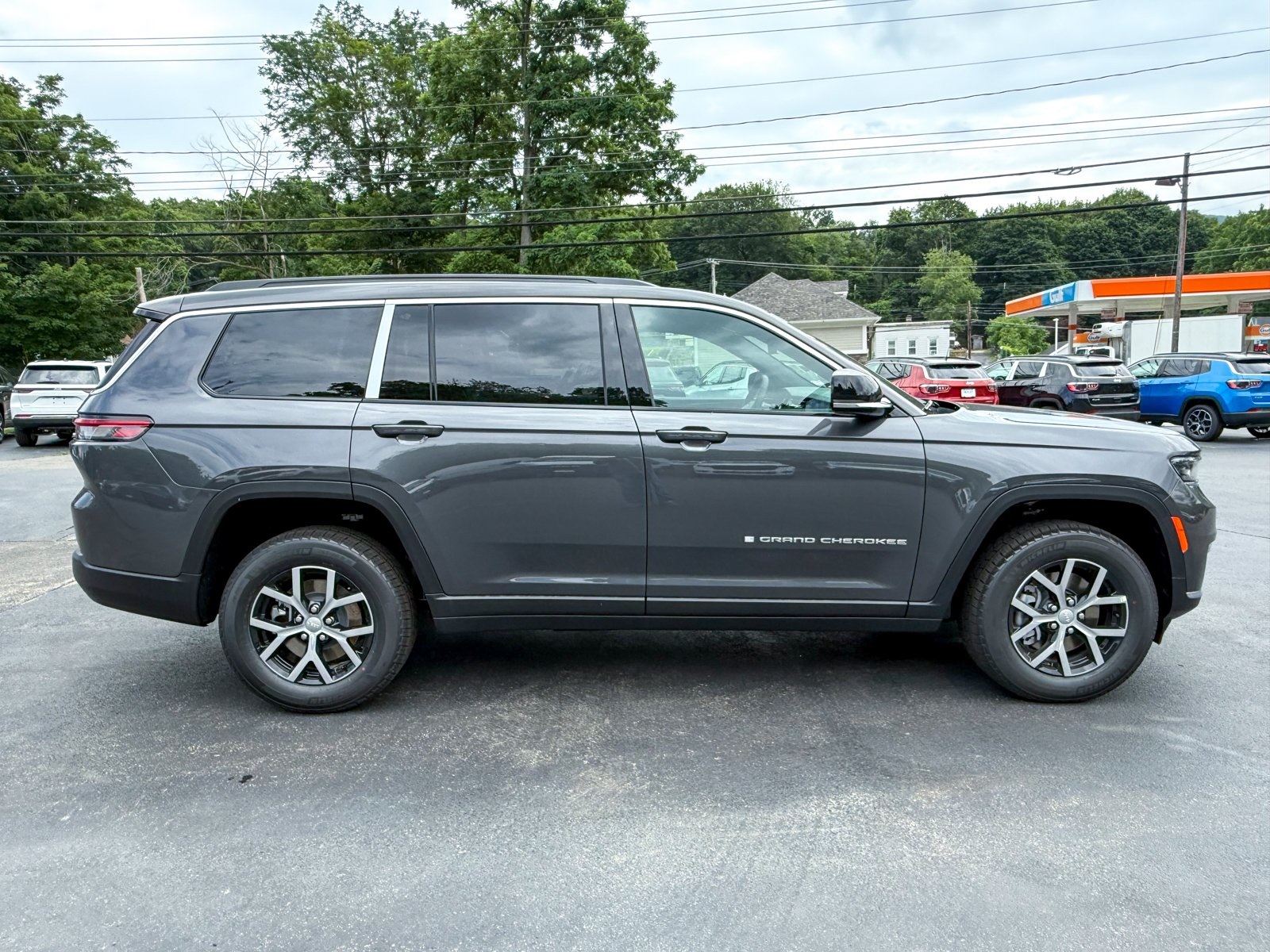 Vehicle image 4 of 41