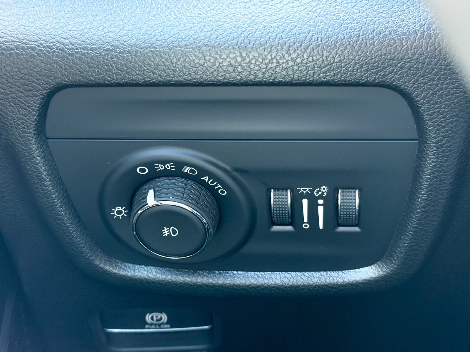 Vehicle image 28 of 43