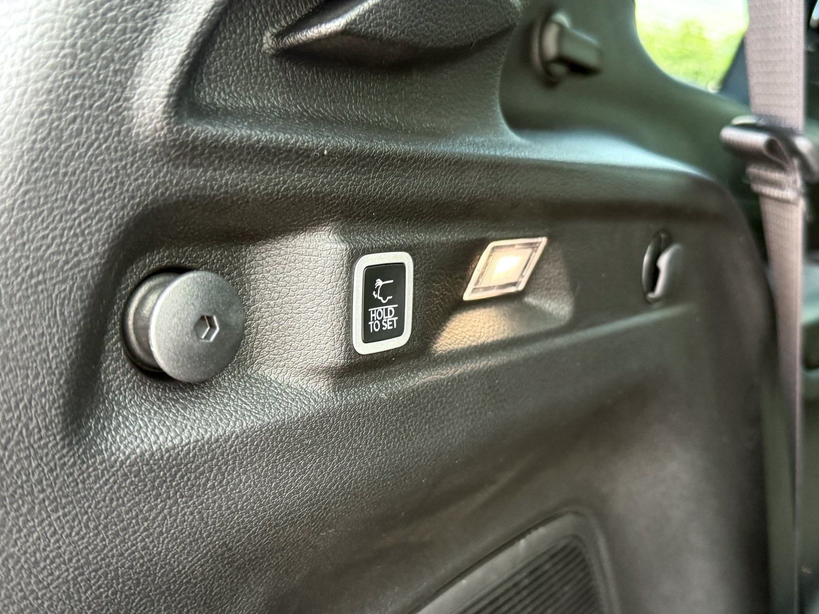 Vehicle image 32 of 43