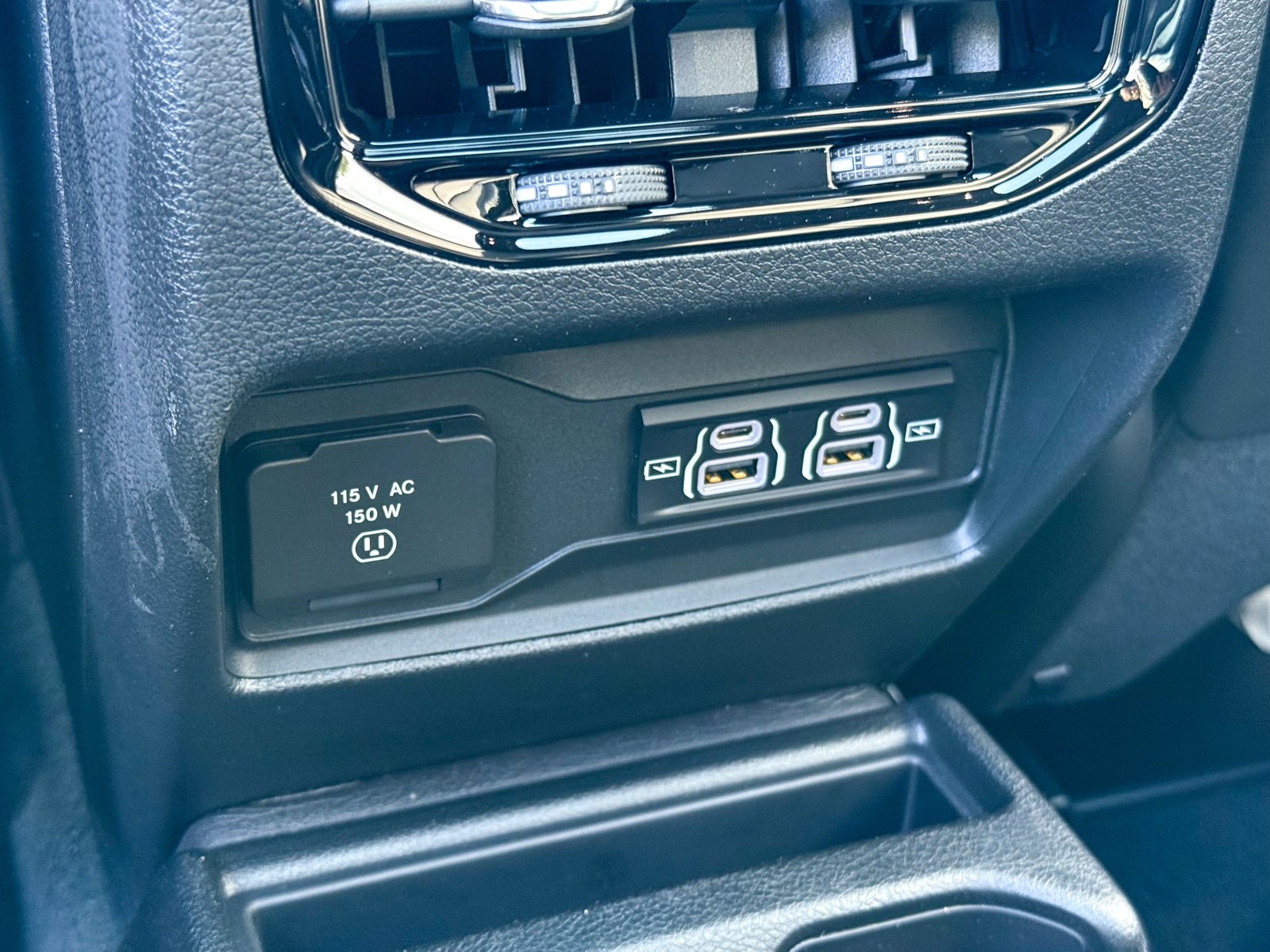 Vehicle image 27 of 43