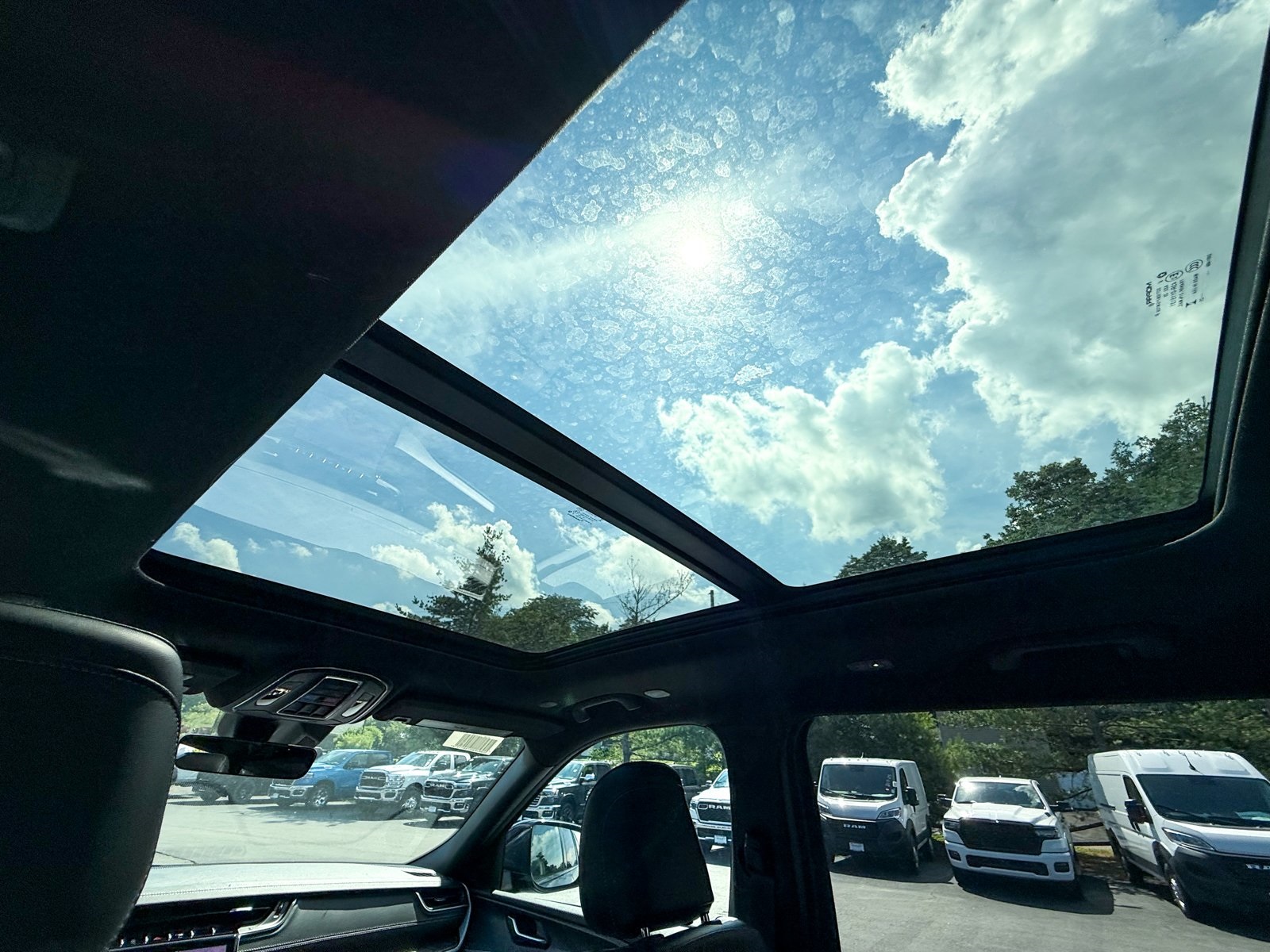 Vehicle image 18 of 43