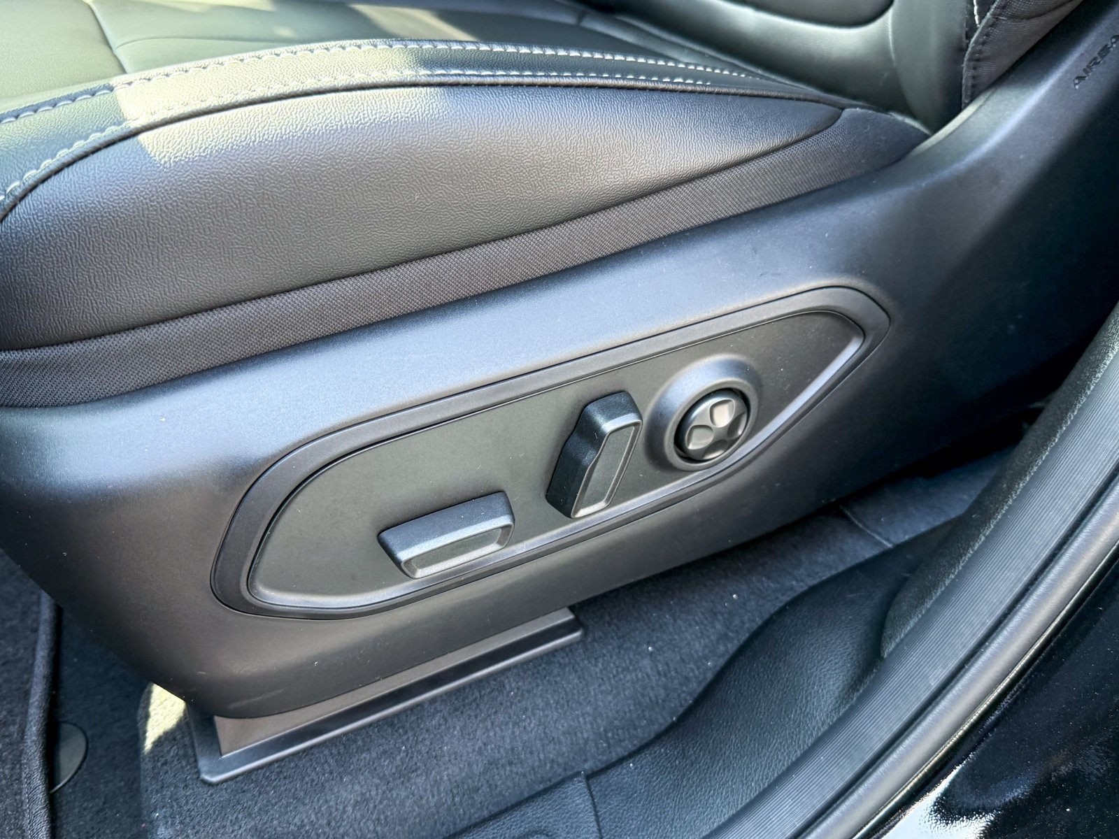 Vehicle image 39 of 43
