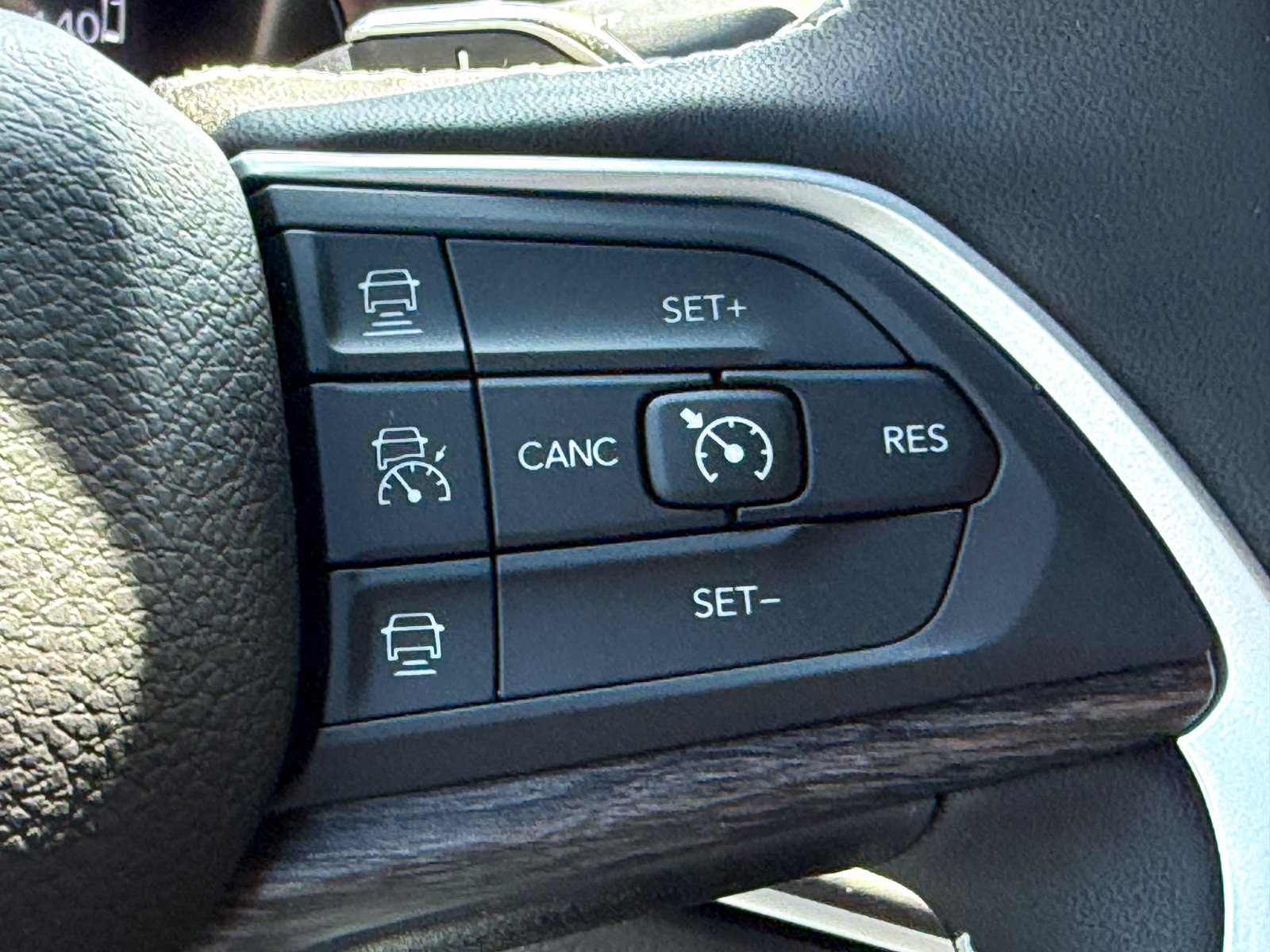 Vehicle image 36 of 43