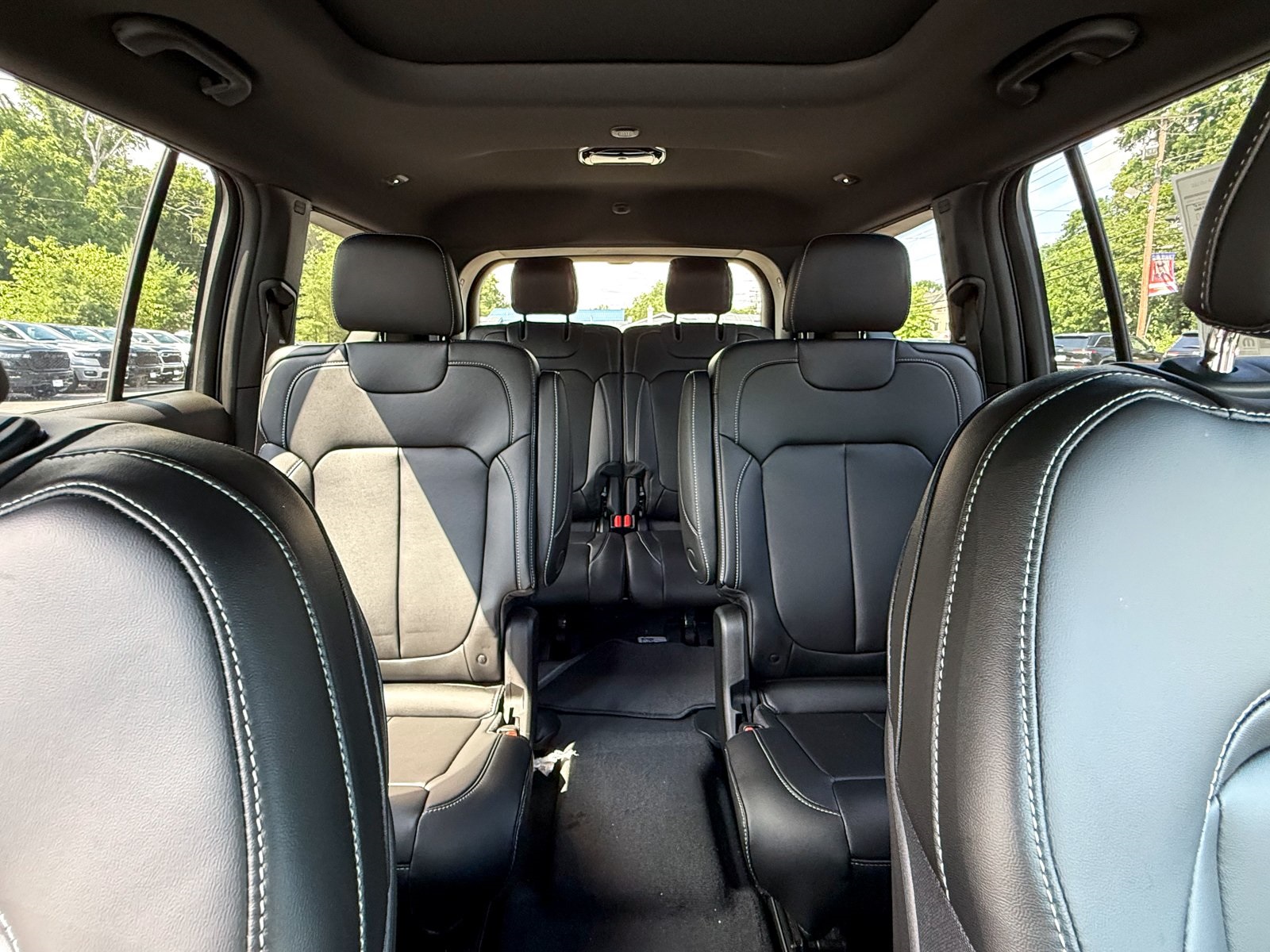 Vehicle image 13 of 43