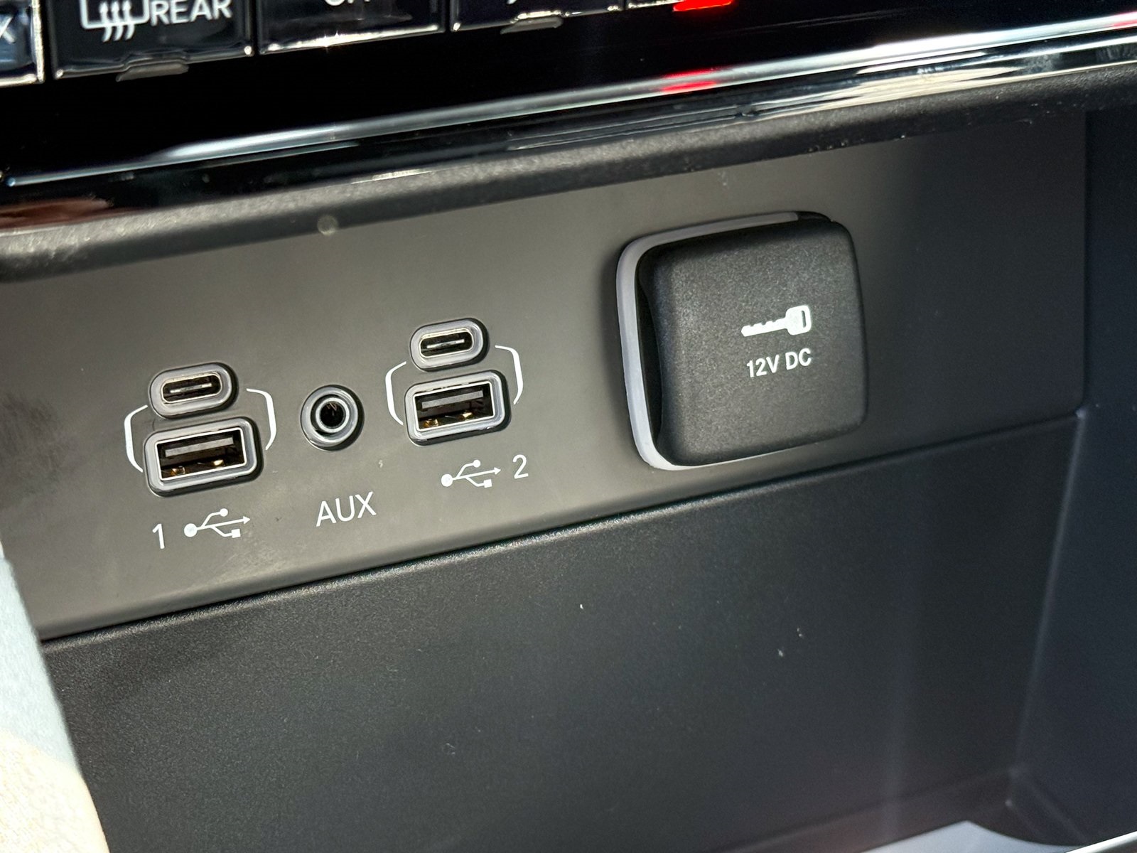 Vehicle image 29 of 43