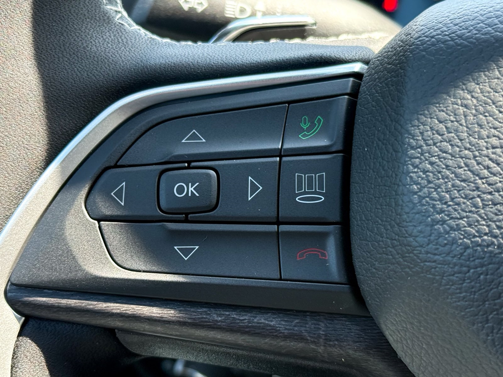 Vehicle image 37 of 43