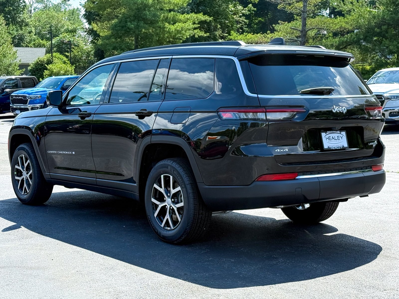 Vehicle image 7 of 43