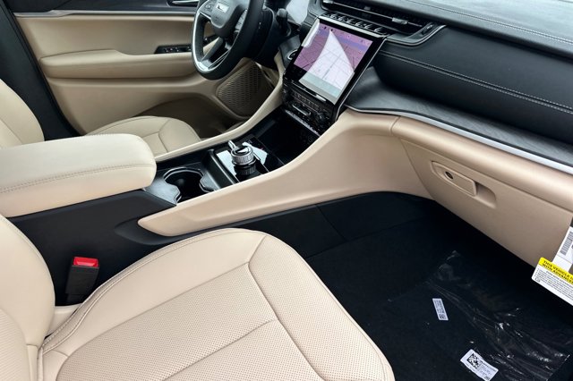2025 Jeep Grand Cherokee L Limited Image 19 of 28