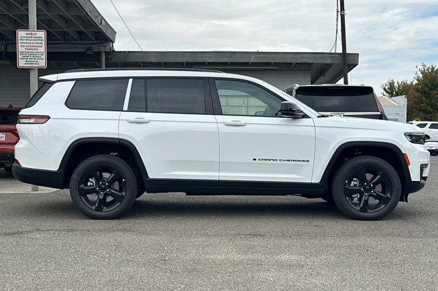 2025 Jeep Grand Cherokee L Limited Image 4 of 28