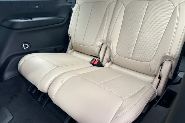 2025 Jeep Grand Cherokee L Limited Image 11 of 28