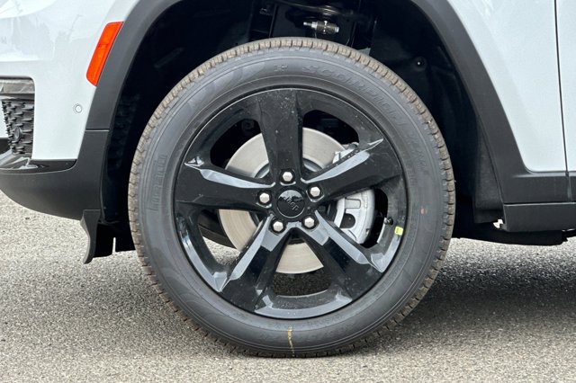 2025 Jeep Grand Cherokee L Limited Image 9 of 28