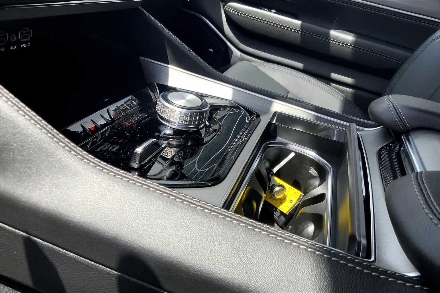 2025 Jeep Wagoneer Base Image 13 of 18