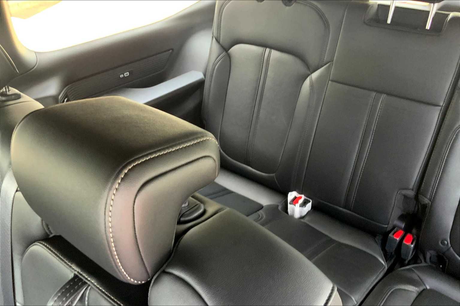 2025 Jeep Wagoneer Base Image 9 of 18