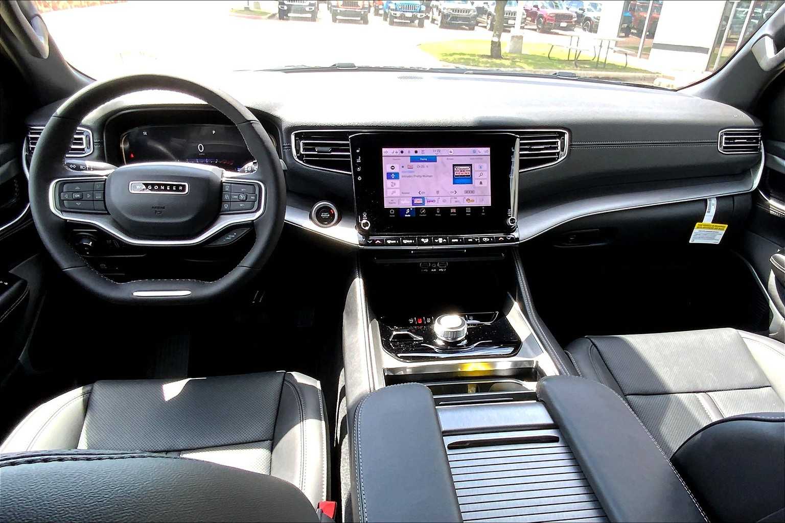 2025 Jeep Wagoneer Base Image 11 of 18