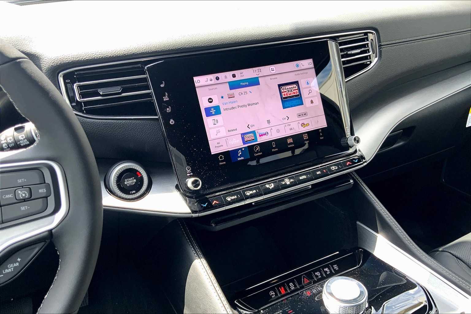 2025 Jeep Wagoneer Base Image 12 of 18