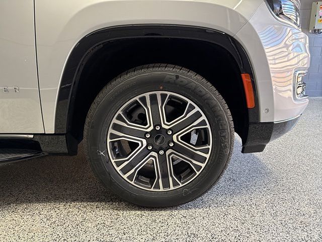 Vehicle image 21 of 22