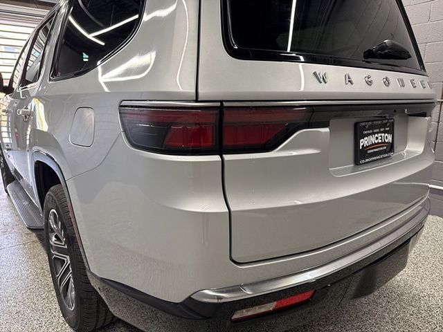 Vehicle image 17 of 22