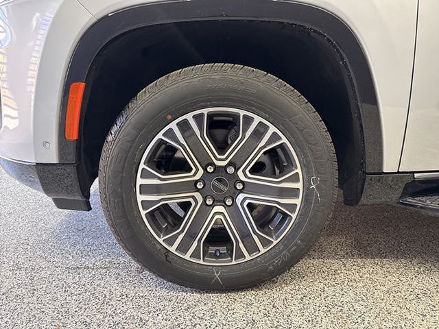 Vehicle image 18 of 22
