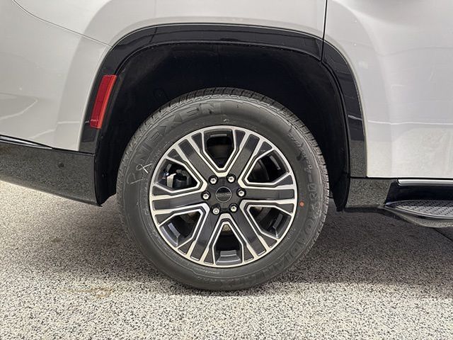 Vehicle image 20 of 22