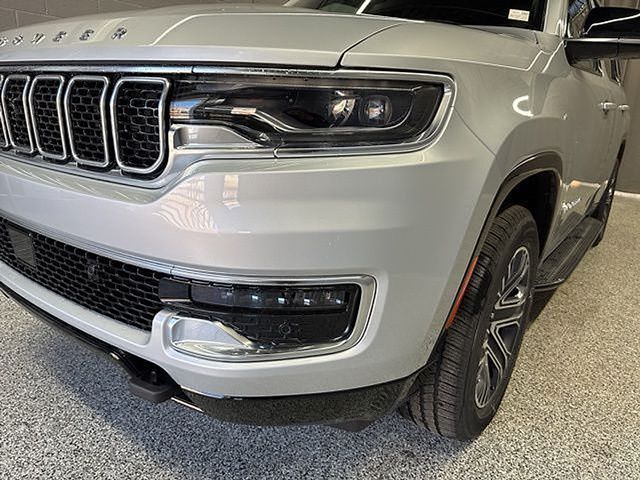 Vehicle image 10 of 22