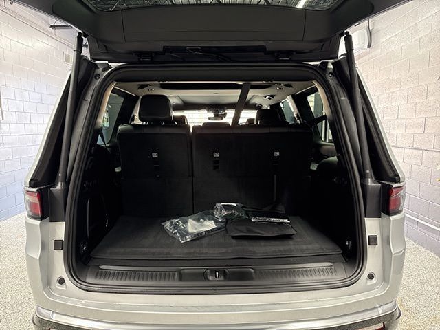 Vehicle image 11 of 22