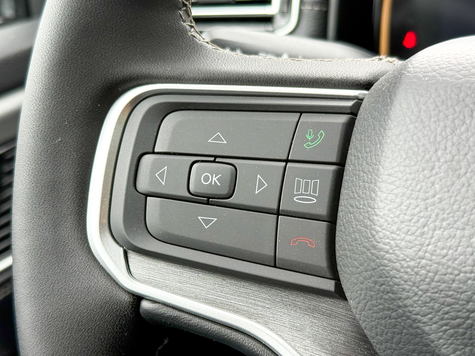 Vehicle image 26 of 40
