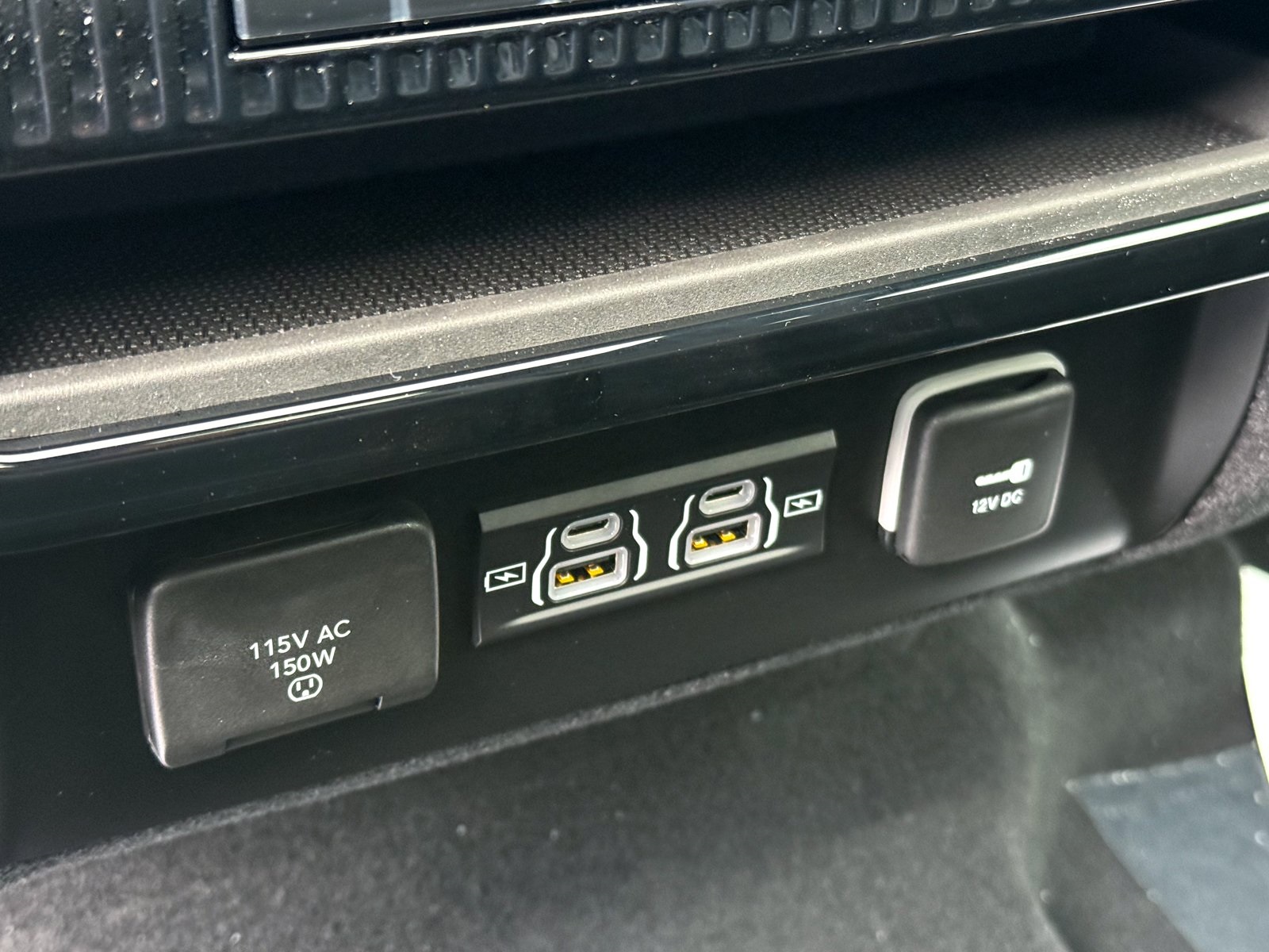 Vehicle image 34 of 40