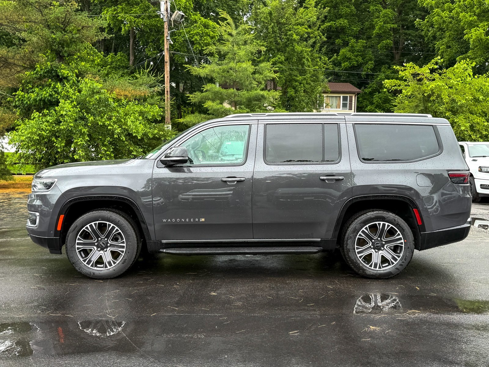 Vehicle image 8 of 40