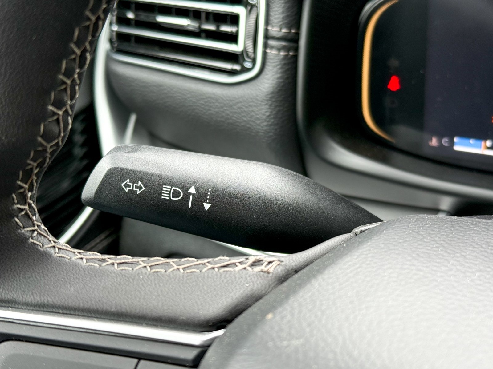 Vehicle image 27 of 40