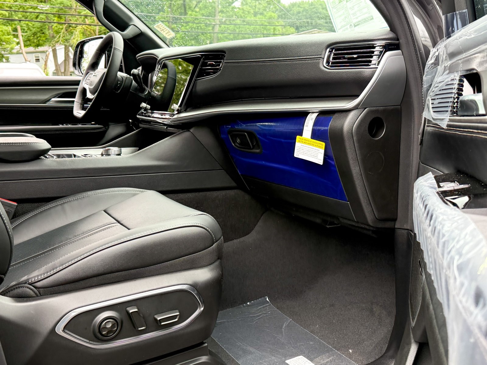 Vehicle image 12 of 40