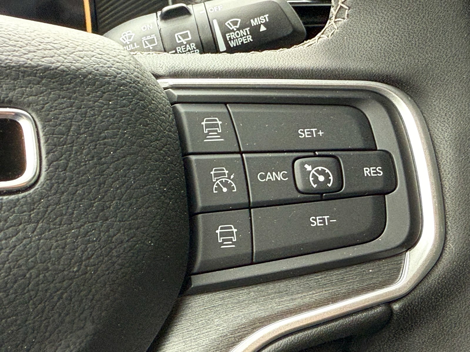 Vehicle image 25 of 40