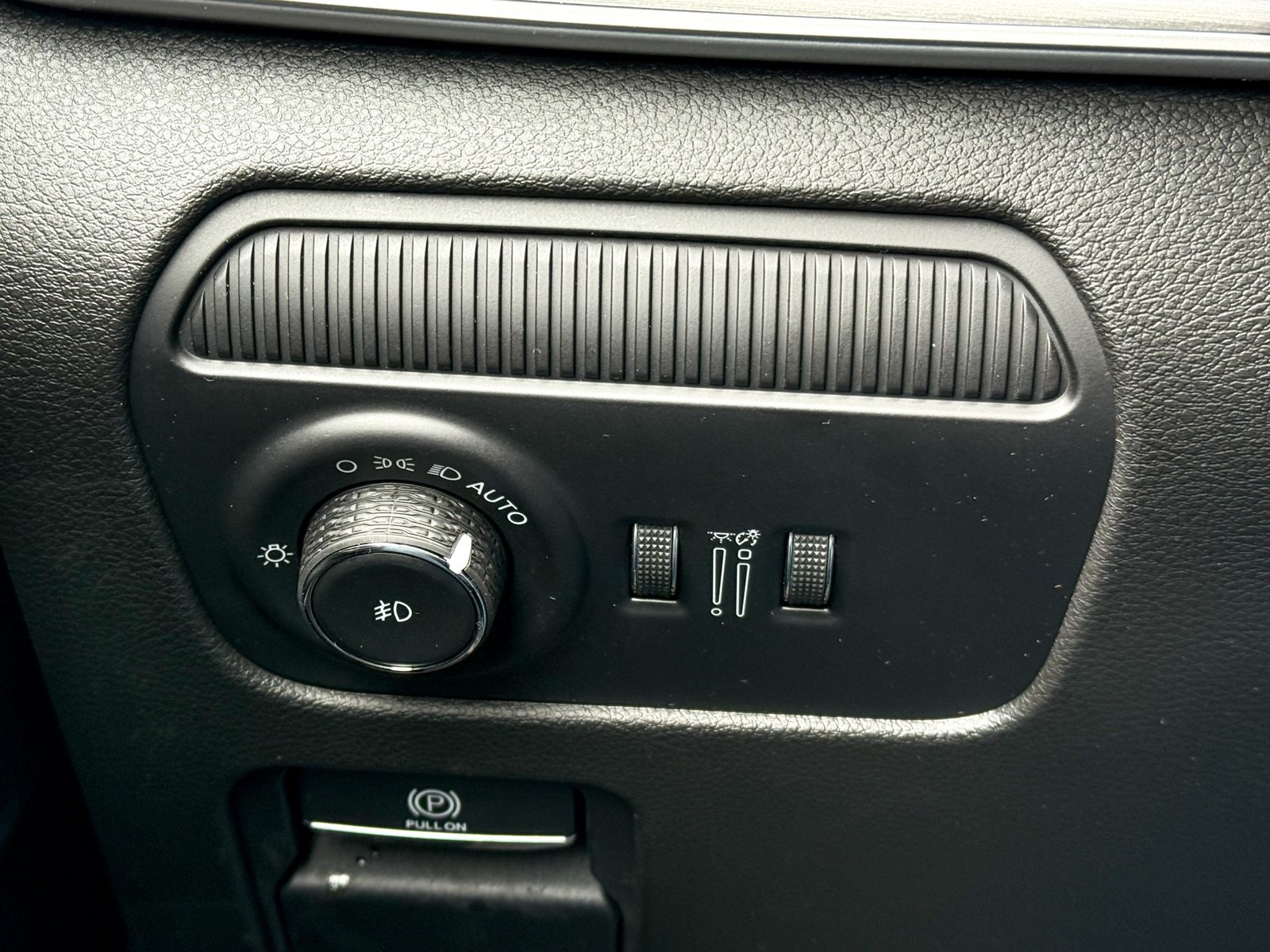 Vehicle image 29 of 40
