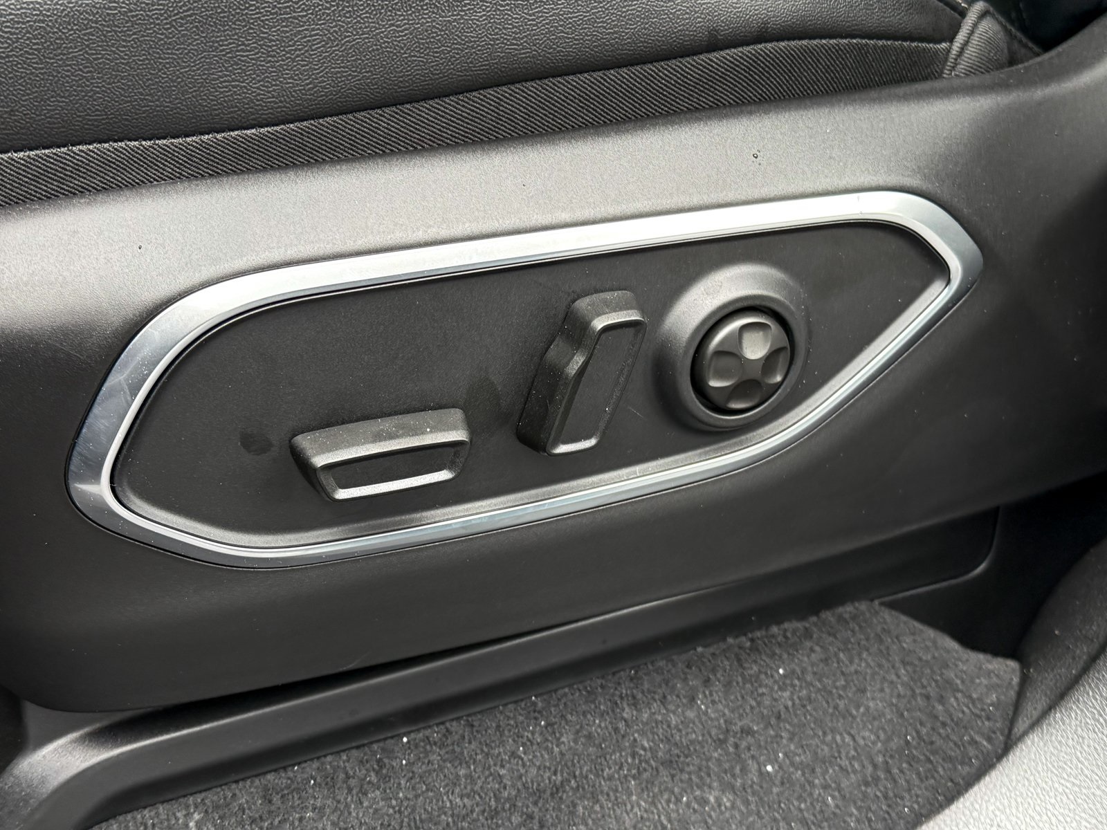 Vehicle image 11 of 40