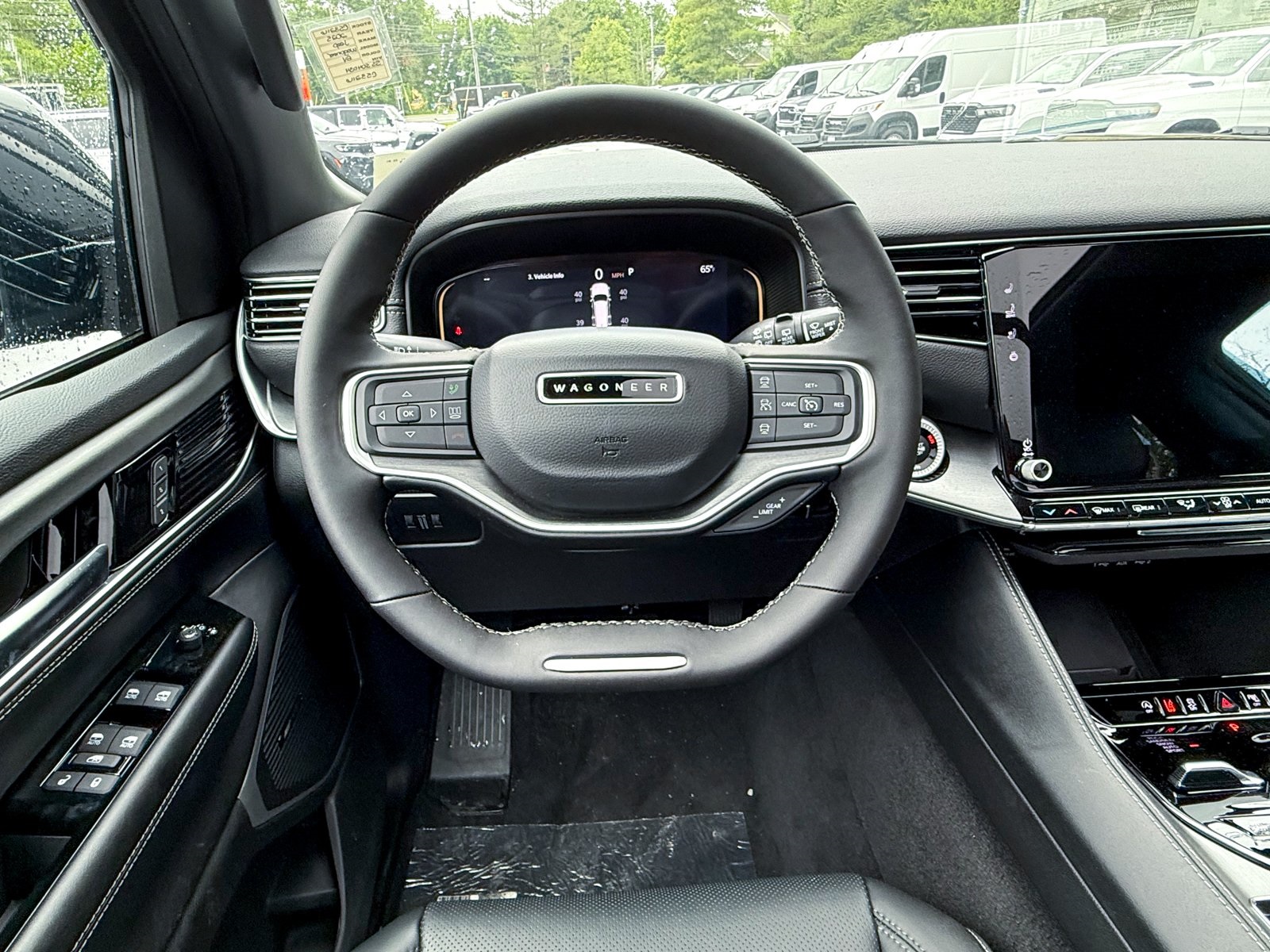 Vehicle image 32 of 40