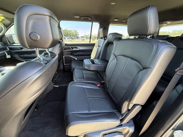 2025 Jeep Wagoneer Base Image 9 of 18