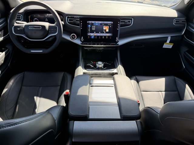 2025 Jeep Wagoneer Base Image 12 of 18