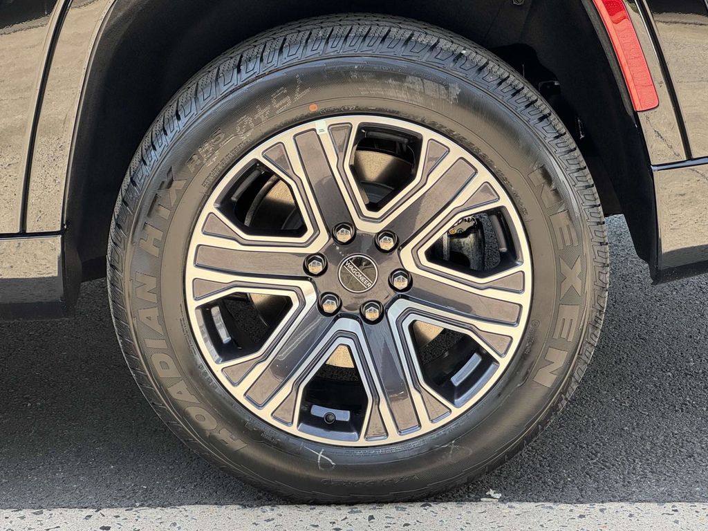 Vehicle image 8 of 27