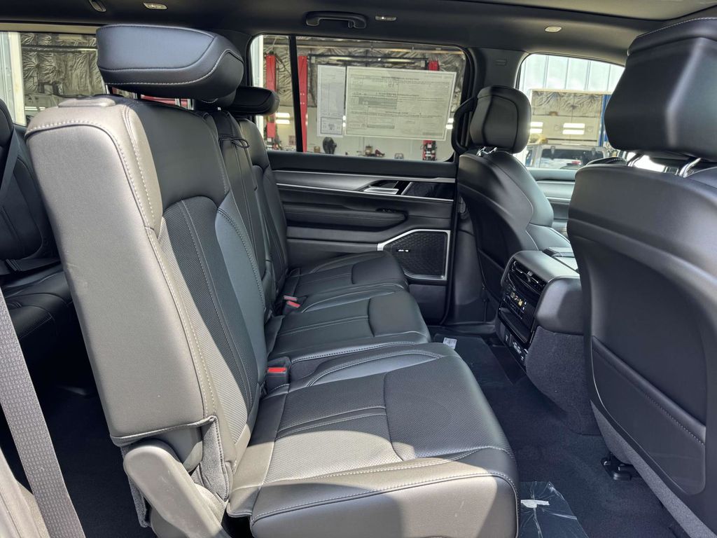 Vehicle image 10 of 27