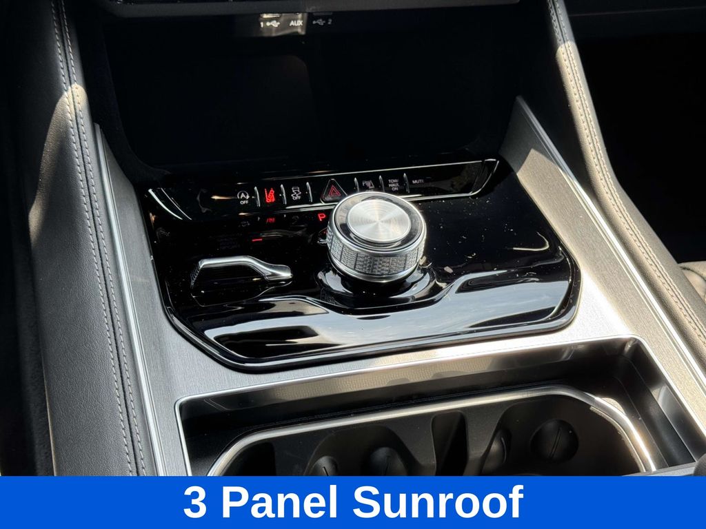 Vehicle image 21 of 27