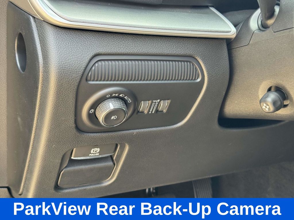 Vehicle image 23 of 27