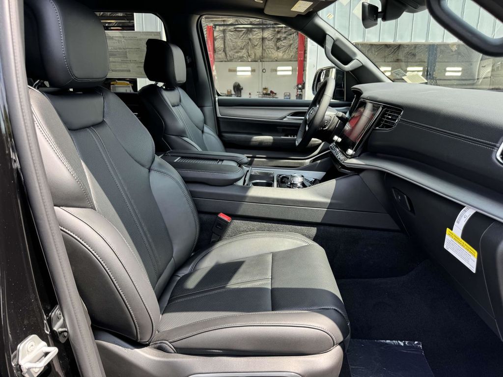Vehicle image 13 of 27